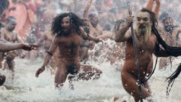 Millones de peregrinos en la India acuden a bañarse al río Ganges por el Maha Kumbh Mela (FOTOS)