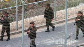 Unos 160 inmigrantes subsaharianos intentan saltar la valla fronteriza que separa Melilla de Marruecos