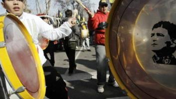 Los funcionarios argentinos salen a la calle para defender su paga extra