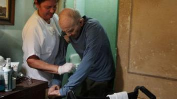 Los dependientes y sus cuidadores, en situación límite por el recorte de Rajoy