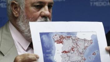 Arias Cañete echa balones fuera y se muestra "satisfecho" con su gestión de los incendios