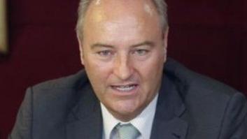 Alberto Fabra ordena que los altos cargos viajen en clase turista y si es posible en compañías de bajo coste