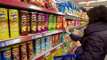 La dura crítica de la OCU por lo que puedes ver en los envases de algunos alimentos