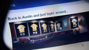 Armstrong posa en Twitter con los 7 maillots amarillos de los Tour de Francia de los que fue desposeído