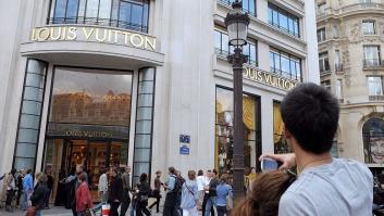 Francia ve tambalear su reinado del lujo