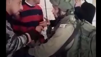Soldados israelíes entran en una escuela primaria y arrestan a un niño palestino