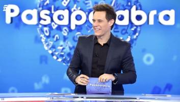 El insólito momento en 'Pasapalabra': una invitada famosa besa en la boca a Christian Galvez