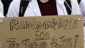 Sanidad censura los carteles con lemas sobre el pago por los servicios sanitarios (FOTOS)