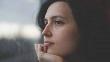 Esto es lo que ocurre a tu cuerpo cuando tu cabeza no deja de pensar