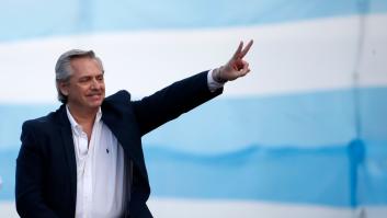 Alberto Fernández asume la presidencia de Argentina prometiendo frenar la "caída libre" económica