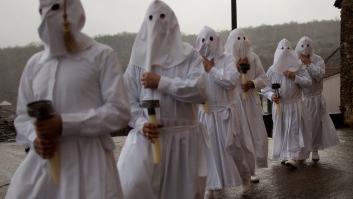 El escaparate de una tienda que arrasa en redes por su aclaración sobre la Semana Santa