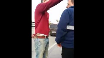 El escrache a Willy Toledo que acaba en una monumental pelea: a punto de llegar a las manos