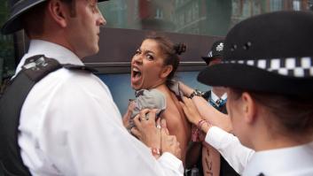 Femen en Davos: tres activistas del movimiento feminista se desnudan ante el Foro Económico Mundial (FOTOS, VÍDEO)