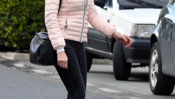 El 'corte' de Eva González a un reportero en plena calle tras salir del notario