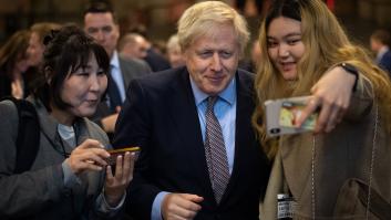 Johnson se saca de la manga una cláusula que declara ilegal extender la transición del Brexit