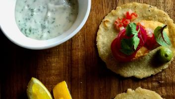 Taco de trucha con crema de cilantro