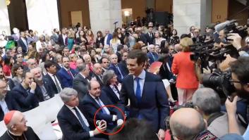 El comentado gesto de Pablo Casado a Ángel Garrido