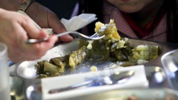 Una madre denuncia a una profesora por poner a su hijo una bata rosa