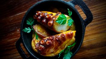 Pulpo, papas bonitas y mojo rojo picante