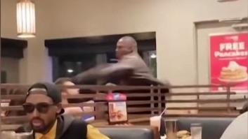 La tremenda pelea en un restaurante que ya han visto cuatro millones de personas