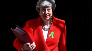 May accede a fijar la fecha de su dimisión tras la votación del acuerdo del Brexit en junio