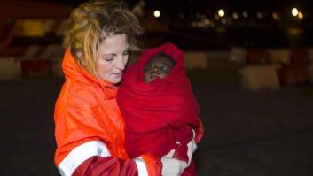 Continúa la búsqueda del bebé y la mujer desaparecidos al caer de una patera en Gran Canaria