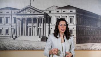 'The Guardian' sale en defensa de Arrimadas: "Se la trata como si fuera una mancha que debe ser eliminada"