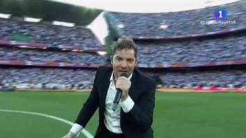 Muchos se fijan en este detalle en la grada durante la actuación de Bisbal en la final de la Copa del Rey