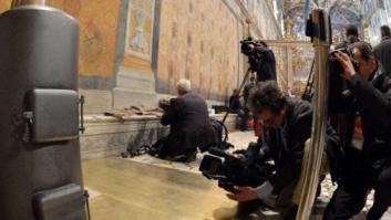 La Capilla Sixtina se prepara para el cónclave de elección del nuevo papa (FOTOS)