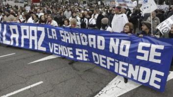 Varios miles de personas participan en una nueva marcha blanca en Madrid contra la privatización sanitaria