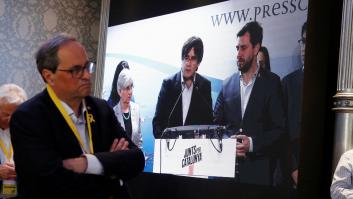 Torra vuelve a colgar la pancarta de los "presos políticos" en la Generalitat