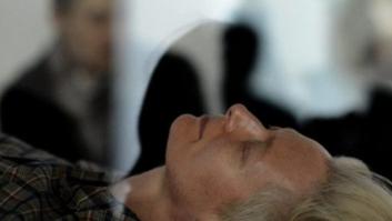 Tilda Swinton 'durmiendo' en una urna de cristal en el MOMA: la actriz participa en una performance (FOTOS)