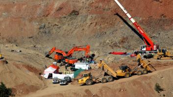 Un informe encargado por el dueño de la finca señala que Julen pudo morir golpeado por los equipos de rescate