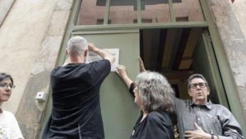 La librería Negra y Criminal echa el cierre arropada por decenas de lectores