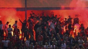La UEFA expedienta a Atlético de Madrid y Benfica por el lanzamiento de bengalas