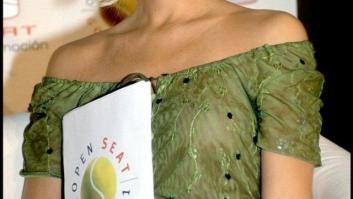 Patricia Conde enseña su truco para no aburrirse en el gimnasio: un libro