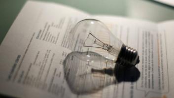 El recibo de luz baja un 0,4% en marzo pero es un 3,7% más caro que hace un año