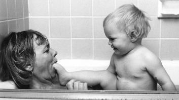 Esta madre se echó a llorar al ver la primera foto que tenía junto a su hija