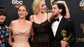 Kit Harington cobra más que Sophie Turner... y a ella le da igual
