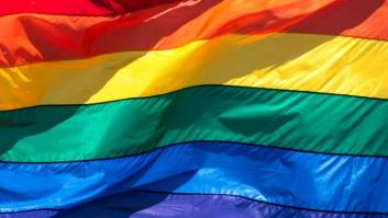 "Besa a quien quieras", la portada de 'L'Equipe' para denunciar la homofobia en el deporte