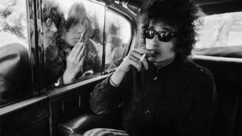 Bob Dylan para un concierto para reñir al público por hacerle fotos