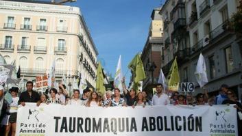 El vídeo del 'robo' de una cría de delfín rompe el corazón a miles de personas