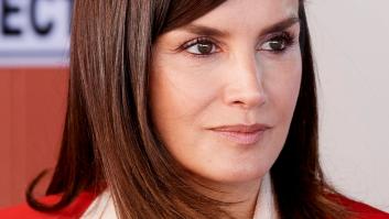 Letizia viste por primera vez el chaleco de la Agencia de Cooperación Española