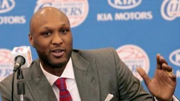 Odom abandona el hospital y seguirá su recuperación en casa