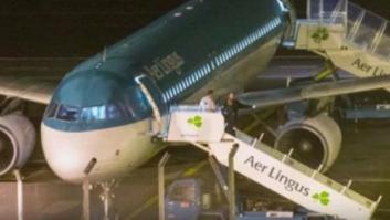 Solucionado el misterio del pasajero que mordió a otro en pleno vuelo antes de morir