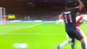 Douglas deja a todos con la boca abierta con el mejor regate de la Champions