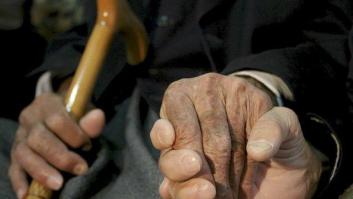Los buitres sobrevuelan las residencias de ancianos