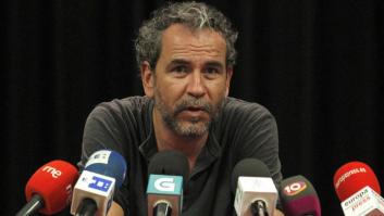 El general retirado reta a muerte al bufón provocador