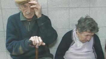 Dos ancianos son abandonados en un bar por su hijo tras ser desahuciados