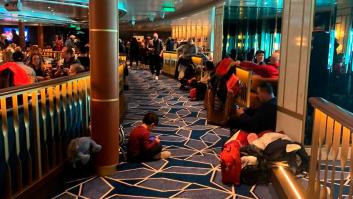 Los españoles encerrados en el crucero dicen que hay "tranquilidad" pero se quejan de la falta de información
